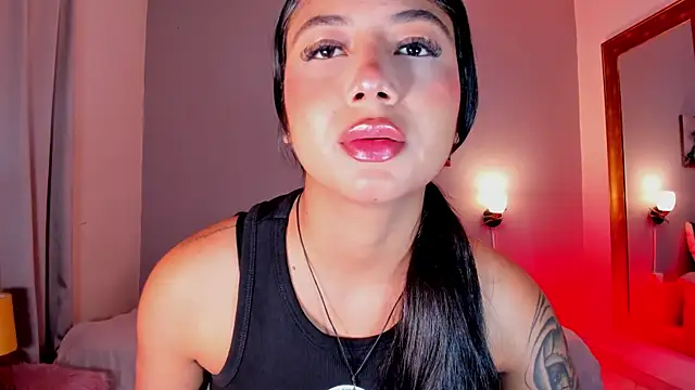 KimTaylorW online show from July 4, 2026, 2:51 am