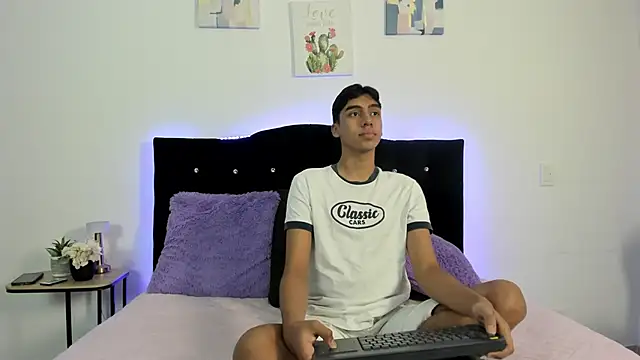 Eros Lux online show from March 6, 2026, 4:03 pm