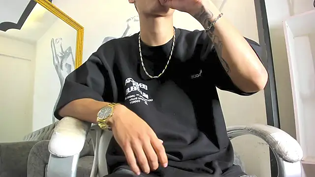 DylanRoyce  online show from April 16, 2026, 1:23 pm