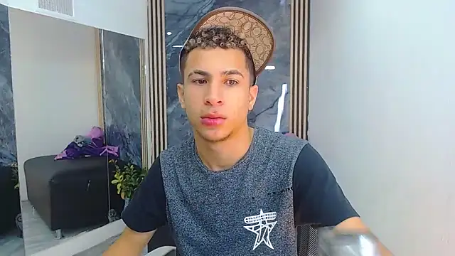 Hollmanhot online show from May 14, 2026, 2:51 am