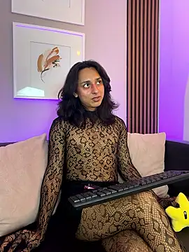 Elisasue online show from May 17, 2026, 3:15 am