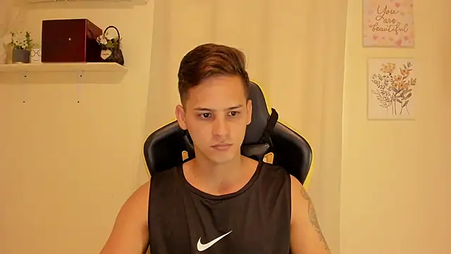 sexy andres01 online show from May 29, 2026, 3:54 pm