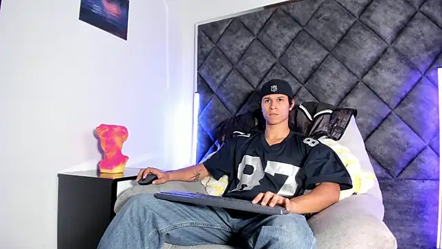 Snapshot of TonyBenedetti chatting on March 20, 2026, 10:42 am TonyBenedetti online show from March 20, 2026, 10:42 am