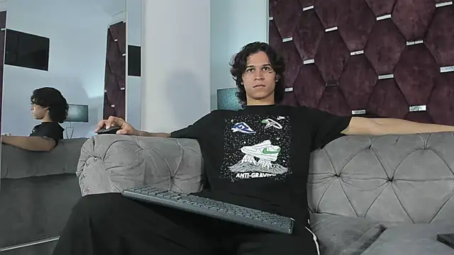 Snapshot of TonyBenedetti chatting on March 24, 2026, 8:25 pm TonyBenedetti online show from March 24, 2026, 8:25 pm