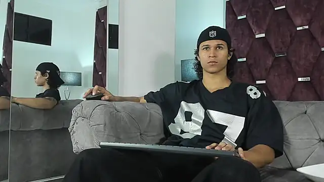 Snapshot of TonyBenedetti chatting on March 28, 2026, 8:30 pm TonyBenedetti online show from March 28, 2026, 8:30 pm