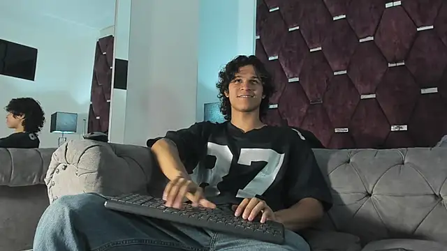 Snapshot of TonyBenedetti chatting on April 1, 2026, 8:06 pm TonyBenedetti online show from April 1, 2026, 8:06 pm