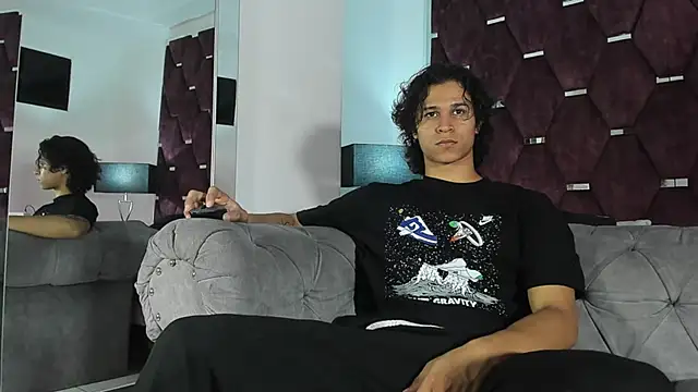 Snapshot of TonyBenedetti chatting on April 8, 2026, 7:36 pm TonyBenedetti online show from April 8, 2026, 7:36 pm