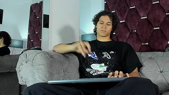 Snapshot of TonyBenedetti chatting on April 16, 2026, 8:53 pm TonyBenedetti online show from April 16, 2026, 8:53 pm