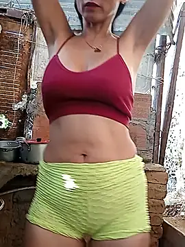 Snapshot of yuliitza4 chatting on June 10, 2026, 9:57 pm yuliitza4 online show from June 10, 2026, 9:57 pm