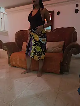 SHARLOTYJUANSTEVAN online show from March 4, 2026, 9:43 pm
