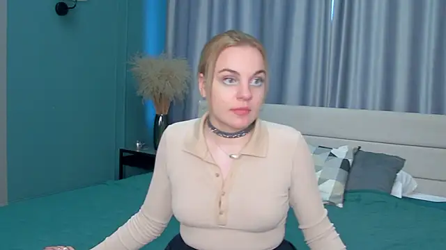 Snapshot of Glow_Margo chatting on March 8, 2026, 1:25 am Glow Margo online show from March 8, 2026, 1:25 am