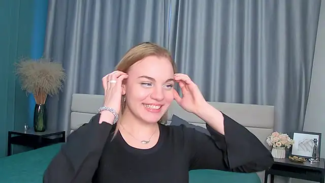 Snapshot of Glow_Margo chatting on March 11, 2026, 1:00 am Glow Margo online show from March 11, 2026, 1:00 am