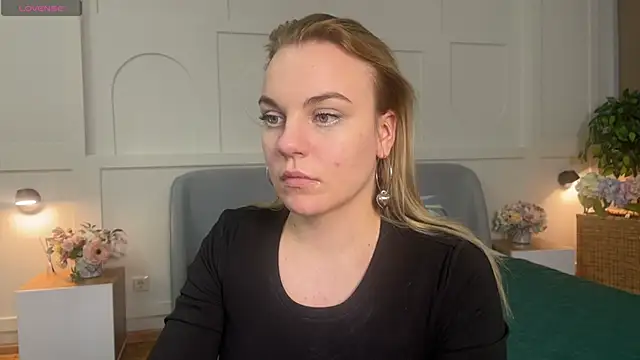 Snapshot of Glow_Margo chatting on March 21, 2026, 12:59 am Glow Margo online show from March 21, 2026, 12:59 am