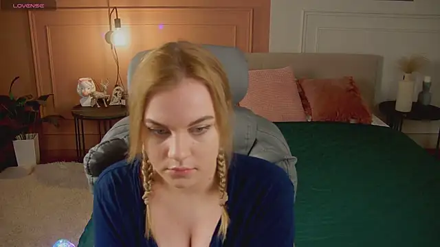 Snapshot of Glow_Margo chatting on March 28, 2026, 1:05 am Glow Margo online show from March 28, 2026, 1:05 am