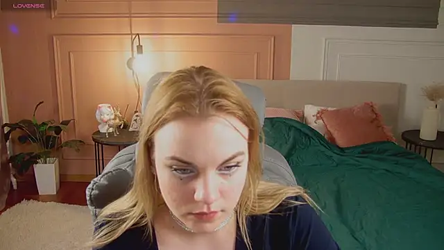 Snapshot of Glow_Margo chatting on April 3, 2026, 1:03 am Glow Margo online show from April 3, 2026, 1:03 am