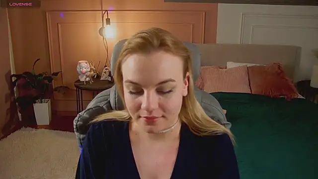 Snapshot of Glow_Margo chatting on April 4, 2026, 1:26 am Glow Margo online show from April 4, 2026, 1:26 am