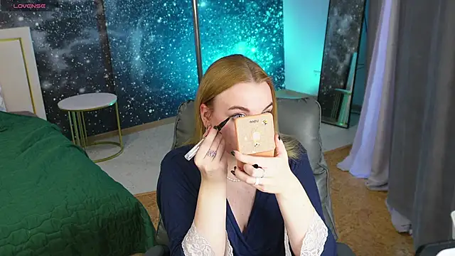 Snapshot of Glow_Margo chatting on April 8, 2026, 1:05 am Glow Margo online show from April 8, 2026, 1:05 am