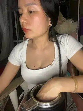 Ivy Trix2 online show from March 14, 2026, 4:56 pm