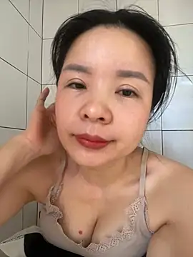 Ivy Trix2 online show from June 1, 2026, 1:18 am