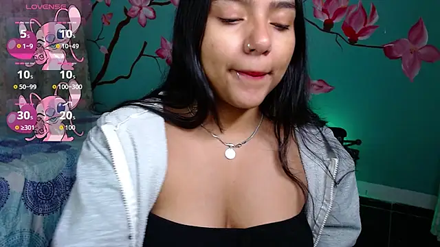 NoelleVireaux online show from April 10, 2026, 10:42 am