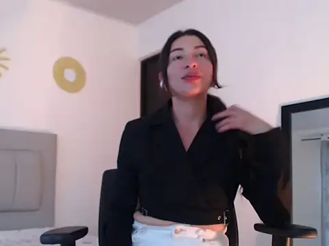 Julietaamado online show from May 8, 2026, 4:23 pm