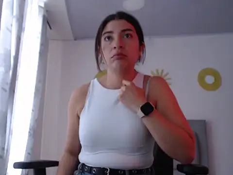 Julietaamado online show from May 22, 2026, 3:28 pm
