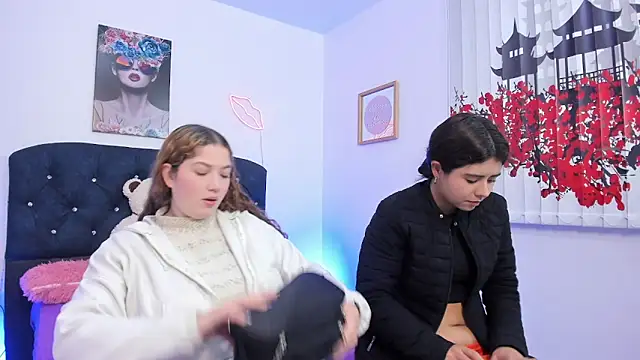 Snapshot of valeria_and_zoe chatting on March 4, 2026, 1:28 pm valeria and zoe online show from March 4, 2026, 1:28 pm