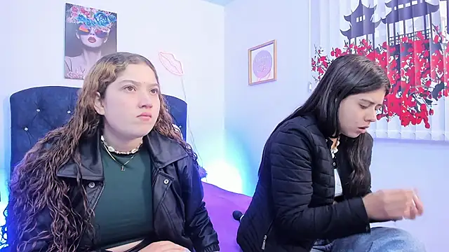 Snapshot of valeria_and_zoe chatting on April 8, 2026, 1:33 pm valeria and zoe online show from April 8, 2026, 1:33 pm