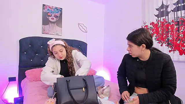 Snapshot of valeria_and_zoe chatting on April 10, 2026, 2:11 pm valeria and zoe online show from April 10, 2026, 2:11 pm