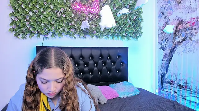 Snapshot of valeria_and_zoe chatting on April 14, 2026, 2:34 pm valeria and zoe online show from April 14, 2026, 2:34 pm