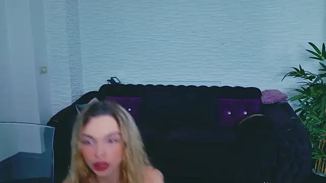 LannaSkyy online show from April 15, 2026, 7:58 pm