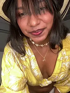 Eloise aksnes online show from June 4, 2026, 4:40 am