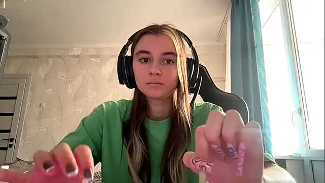 Snapshot of PluralPalaver chatting on March 2, 2026, 6:14 am PluralPalaver online show from March 2, 2026, 6:14 am