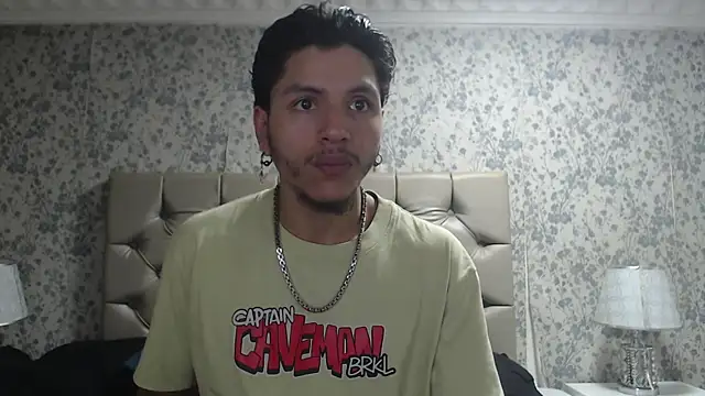 DanteLuxx online show from March 19, 2026, 3:32 am