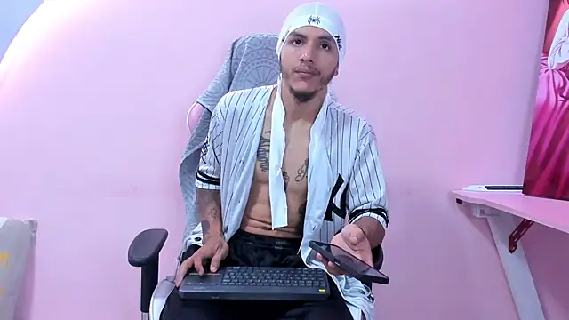 DanteLuxx online show from April 11, 2026, 6:18 am