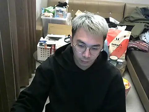 Snapshot of silverwolfwoof chatting on March 12, 2026, 1:17 pm silverwolfwoof online show from March 12, 2026, 1:17 pm