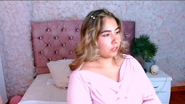 Sofiazaf  online show from March 17, 2026, 7:39 pm