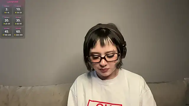 Snapshot of AueshaSimon chatting on March 4, 2026, 9:04 am AueshaSimon online show from March 4, 2026, 9:04 am