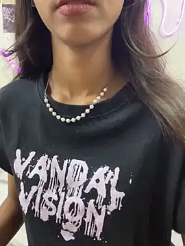 Snapshot of Zoiii__ chatting on April 1, 2026, 2:36 pm Zoiii online show from April 1, 2026, 2:36 pm