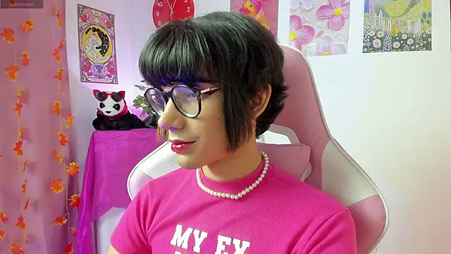 Snapshot of Madeline_21 chatting on March 6, 2026, 5:04 am Madeline 21 online show from March 6, 2026, 5:04 am