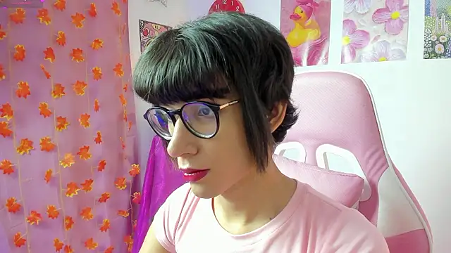 Snapshot of Madeline_21 chatting on March 7, 2026, 5:15 am Madeline 21 online show from March 7, 2026, 5:15 am