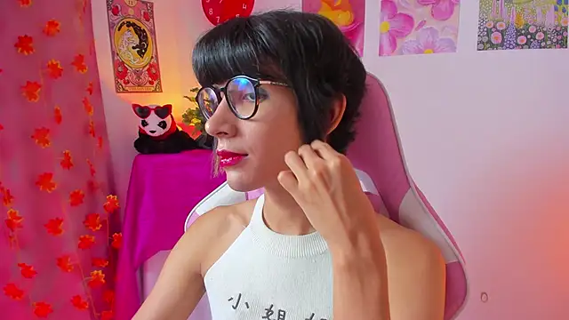 Snapshot of Madeline_21 chatting on March 8, 2026, 5:11 am Madeline 21 online show from March 8, 2026, 5:11 am