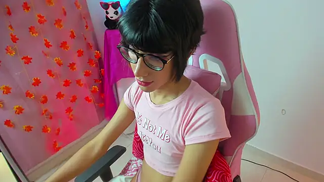 Snapshot of Madeline_21 chatting on March 9, 2026, 6:39 am Madeline 21 online show from March 9, 2026, 6:39 am