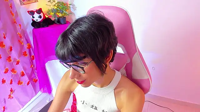 Snapshot of Madeline_21 chatting on March 11, 2026, 5:13 am Madeline 21 online show from March 11, 2026, 5:13 am