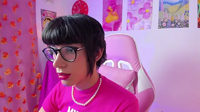 Snapshot of Madeline_21 chatting on March 13, 2026, 5:03 am Madeline 21 online show from March 13, 2026, 5:03 am