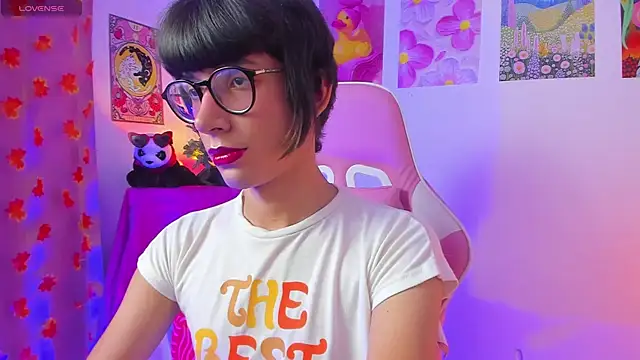 Snapshot of Madeline_21 chatting on March 15, 2026, 5:13 am Madeline 21 online show from March 15, 2026, 5:13 am