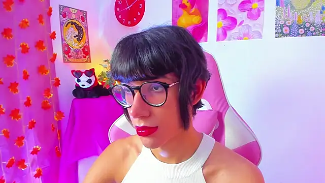 Snapshot of Madeline_21 chatting on March 18, 2026, 5:10 am Madeline 21 online show from March 18, 2026, 5:10 am