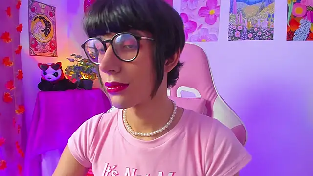 Snapshot of Madeline_21 chatting on March 20, 2026, 5:12 am Madeline 21 online show from March 20, 2026, 5:12 am