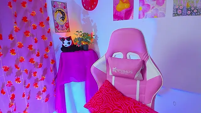 Snapshot of Madeline_21 chatting on March 21, 2026, 5:12 am Madeline 21 online show from March 21, 2026, 5:12 am