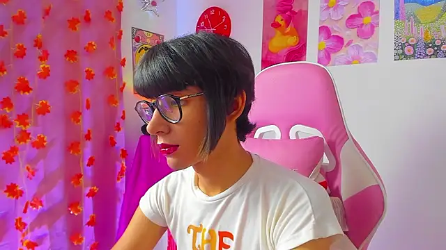 Snapshot of Madeline_21 chatting on March 22, 2026, 5:11 am Madeline 21 online show from March 22, 2026, 5:11 am